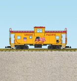 USA TRAINS Extended Vision Caboose Union Pacific with flag
