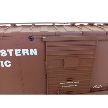 USA TRAINS Steel Box car North Western Pacific mit Metallachsen (guter Zustand)