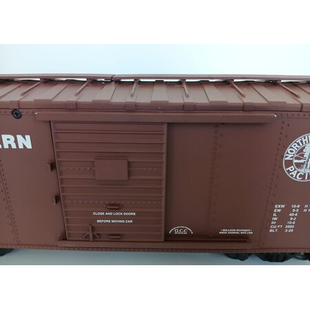USA TRAINS Steel Box car North Western Pacific mit Metallachsen (guter Zustand)