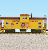 USA TRAINS Extended Vision Caboose Union Pacific with flag
