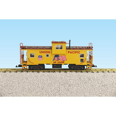 USA TRAINS Extended Vision Caboose Union Pacific with flag