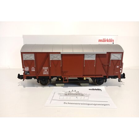 Märklin Spur 1 Gedeckter Güterwagen mit Schienenreinigung DB