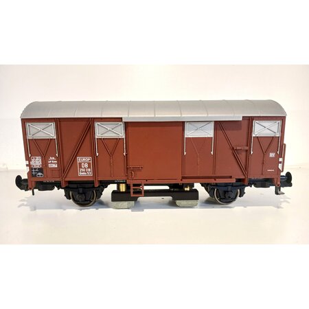 Märklin Spur 1 Gedeckter Güterwagen mit Schienenreinigung DB