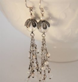 Yvone Christa Hanging earrings with Chrystal and white pearls