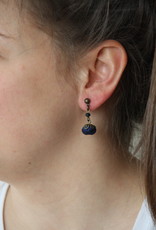 Ana Popova Donkerblauwe oorbellen April