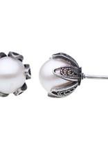 Yvone Christa Small white pearl earrings