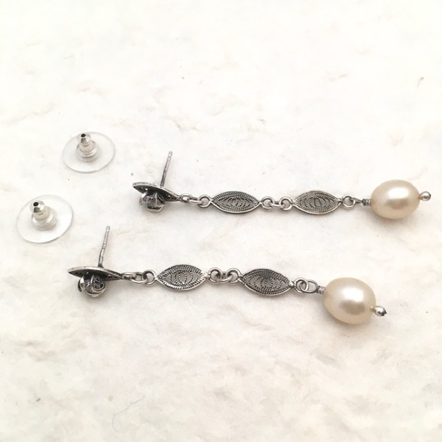 Yvone Christa Silver earrings with Zirconium and champagne pearl