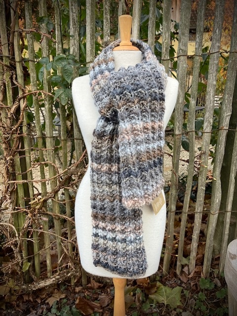 Made by Amberhoeve Handmade scarf