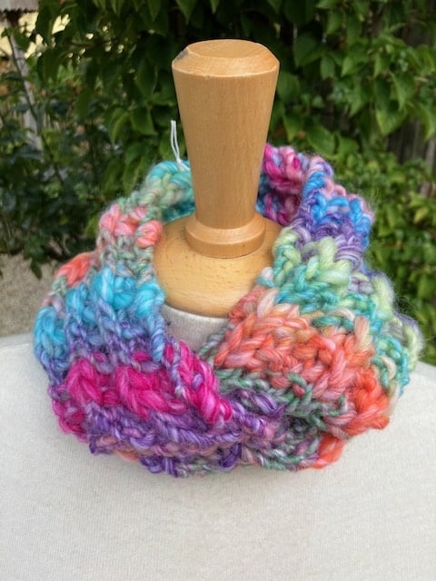 Made by Amberhoeve Multi coloured handmade open hat