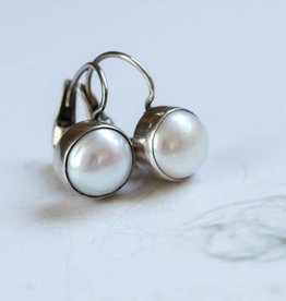 Carré Jewellery White pearl earrings