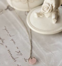 Yvone Christa Fijne ketting met hanger van roze quarts