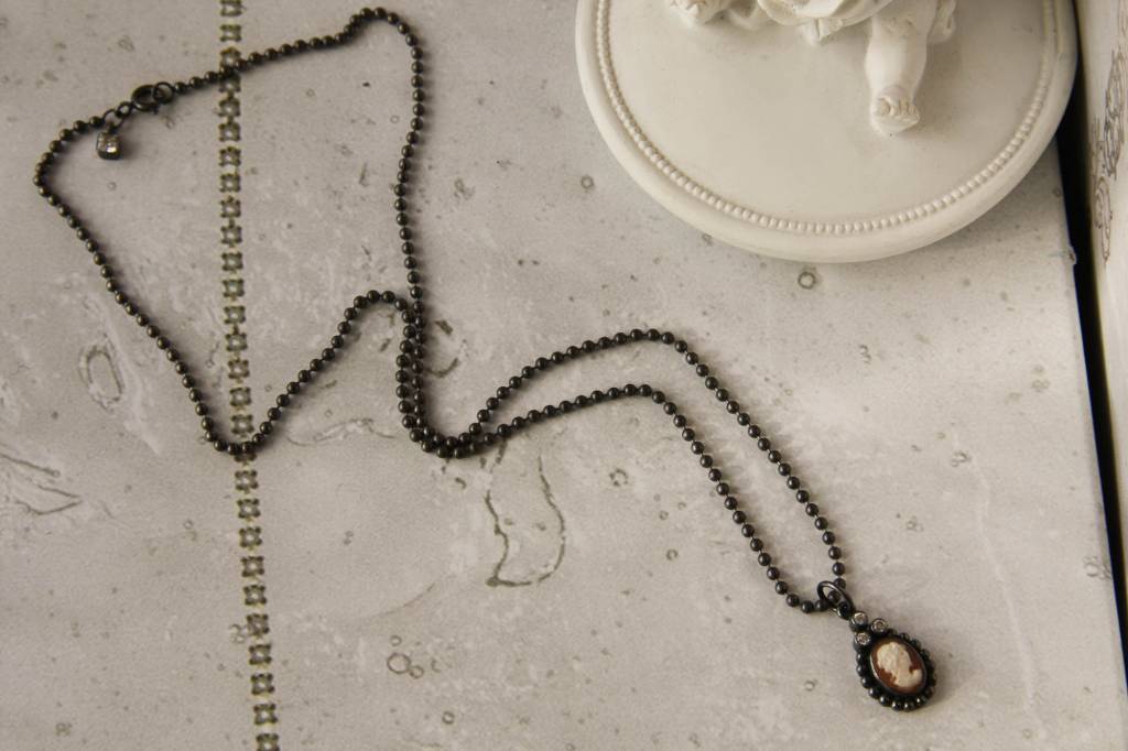 Carré Jewellery Zilveren ketting met camé hanger