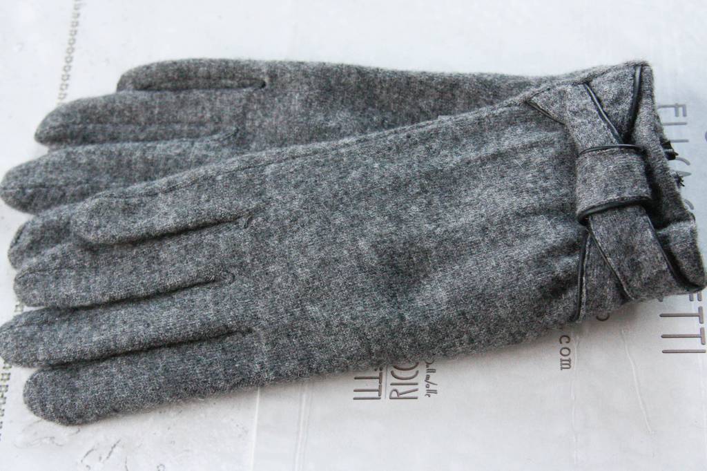 Grey gloves