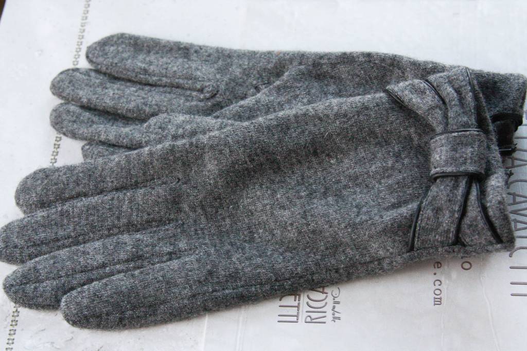 Grey gloves