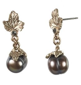 Hultquist Leaf earrings with grey pearl