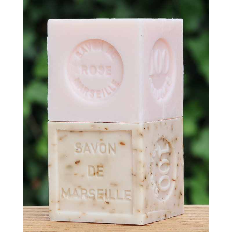 Blokje Savon de Marseille met rozenblaadjes