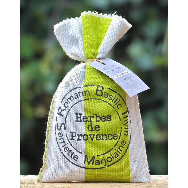 Herbes de Provence in groene stoffen zak