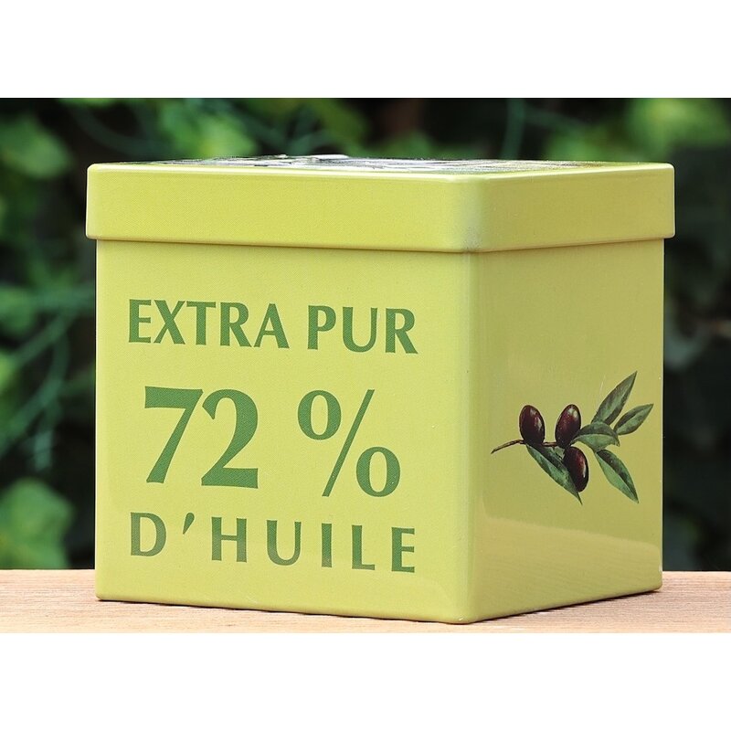 Blik met blok olijvenzeep