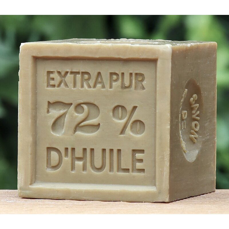 Blik met blok olijvenzeep