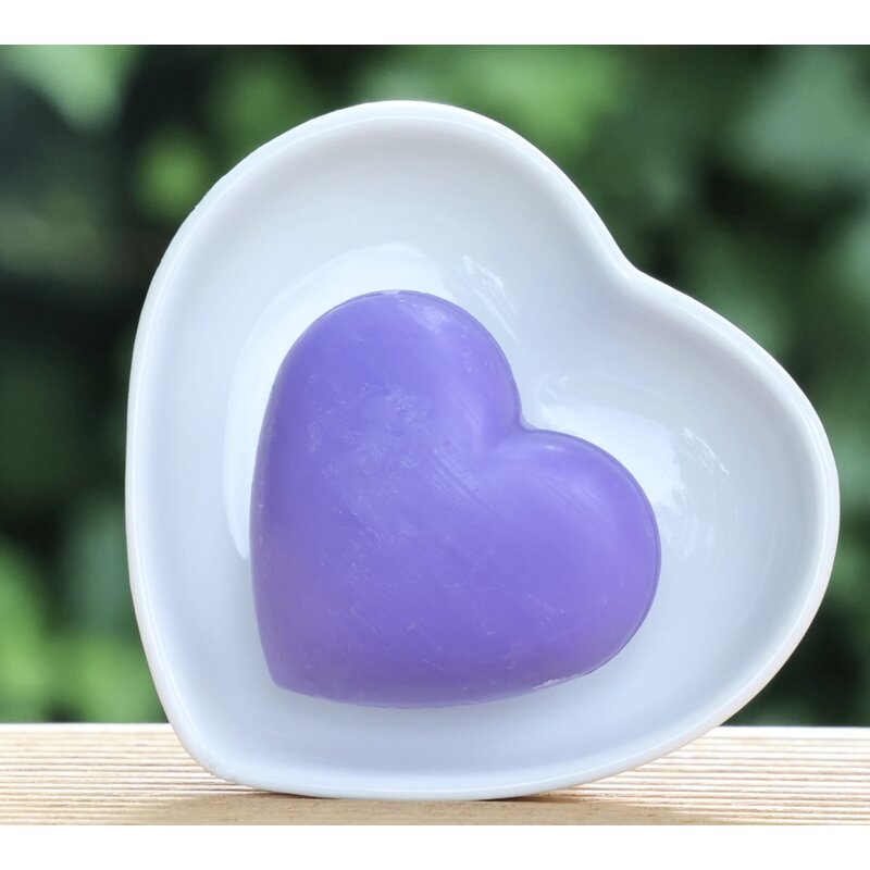 Mandje met 50 hartzeepjes lavendel