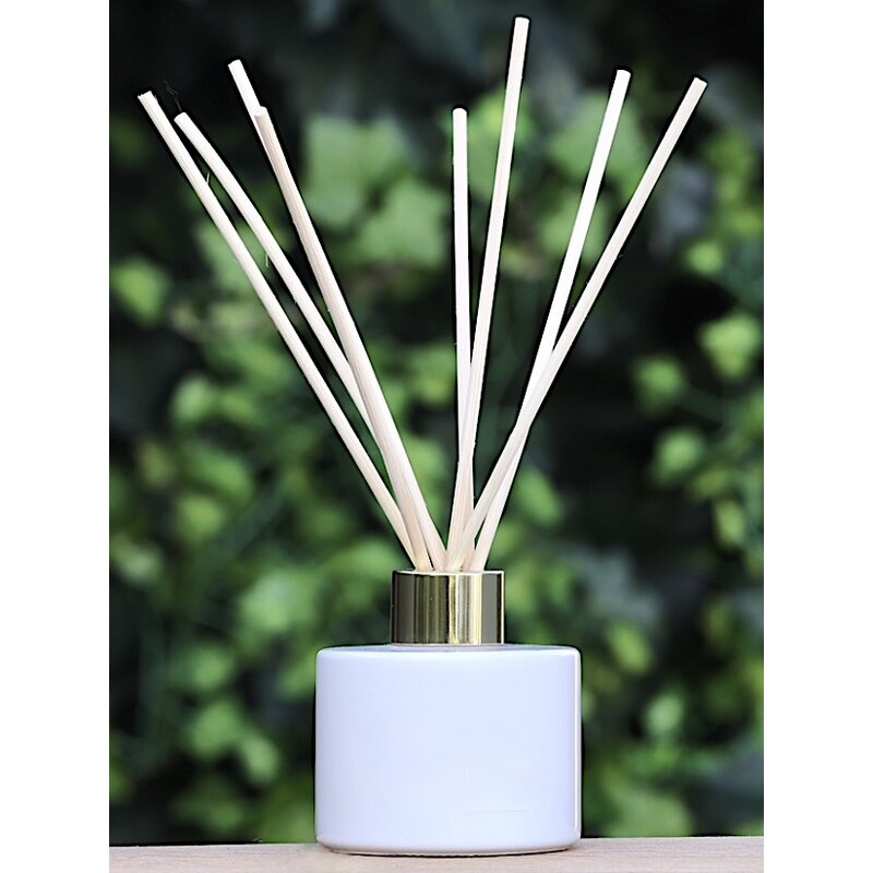 Private label geurstokjes in wit glas