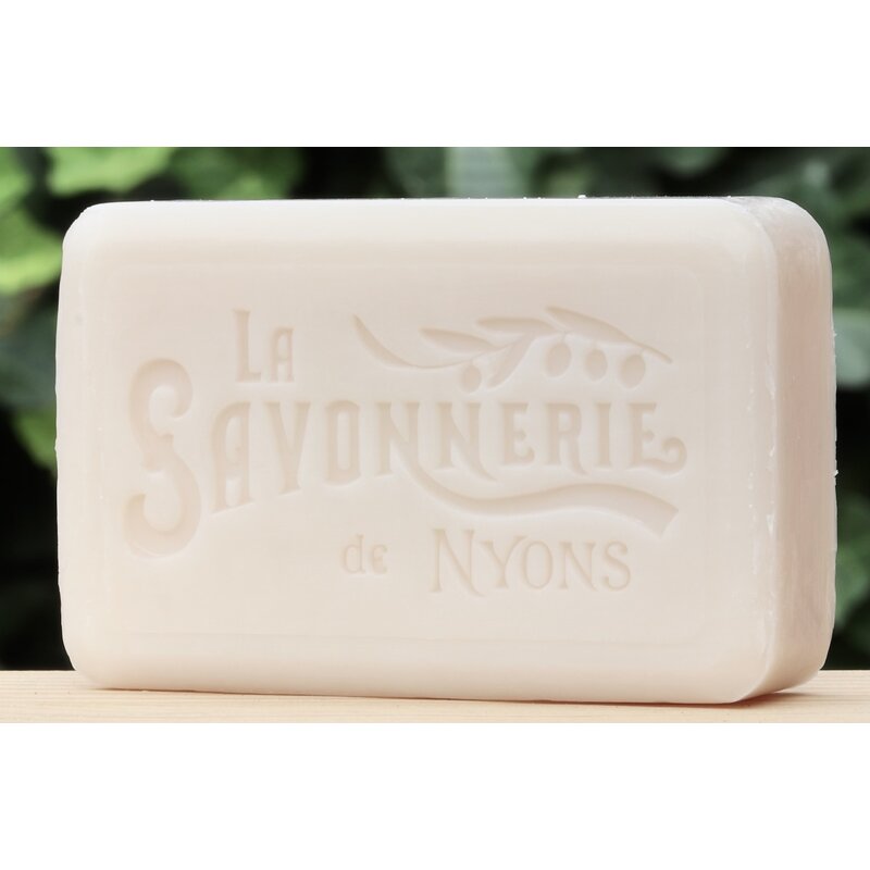 Groot blik zeep  lavendelveld