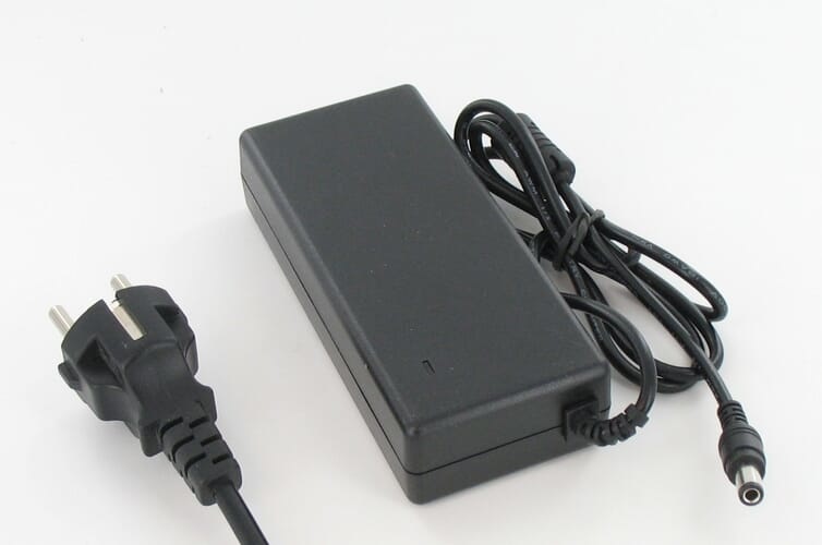 Blu-basic Laptop AC Adapter 75W voor