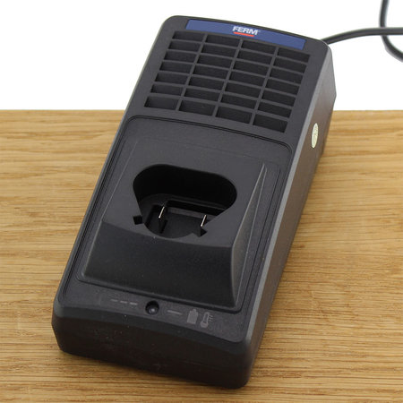 FERM CDA1079S Quick Charger 12.6V 2A voor accuboormachines CDM1109S en CDM1112S