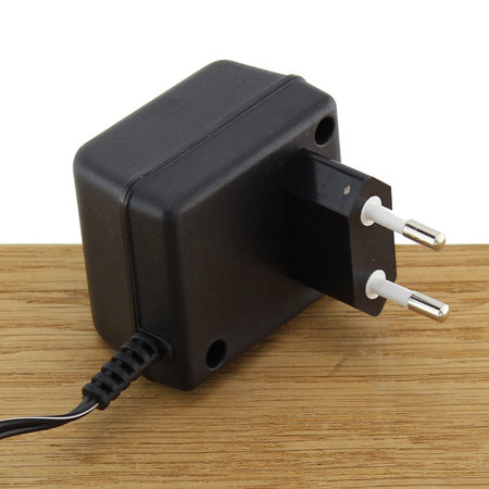 FERM Adapter 6V 0.3A 6W met 5mm plug voor elektrische schroevendraaiers