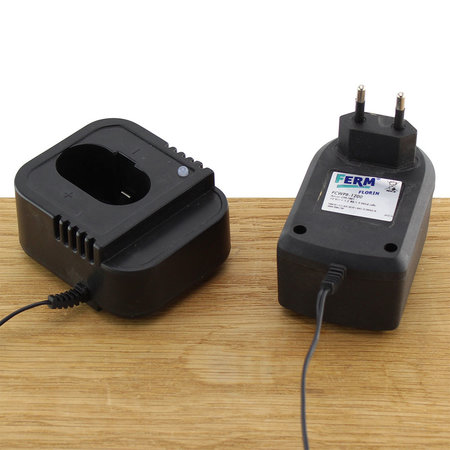 FERM Charger Adapter 12V 2,4A voor 12V boormachines
