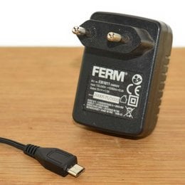 FERM ETA1011 Charger Adapter 5V met USB
