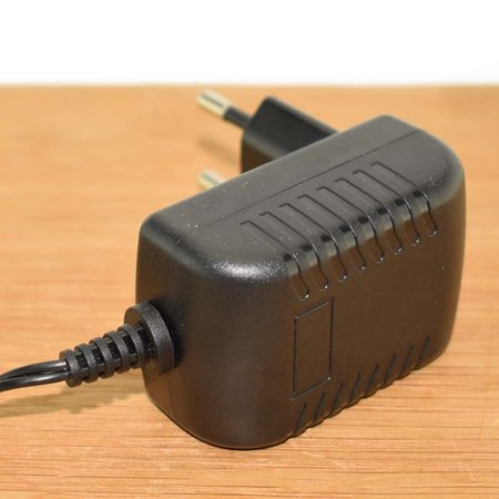 FERM CDA1135 Charger Adapter 5,5V met USB