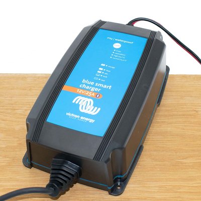 Victron Blue Smart IP65 Acculader 12/25
