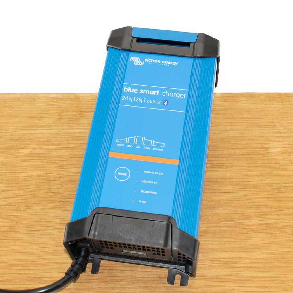 inval Doctor in de filosofie Uitschakelen Victron Blue Smart IP22 Acculader 24/12 (1) - Acculaders.nl