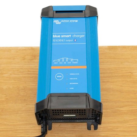 Victron Blue Smart IP22 Acculader 12/30 (1)