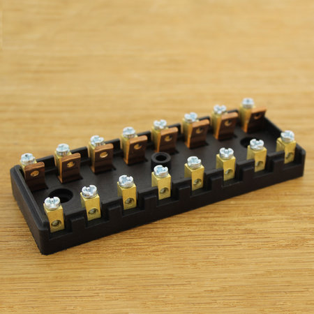 Zekeringhouder / fuse holder | 8 keramische zekeringen