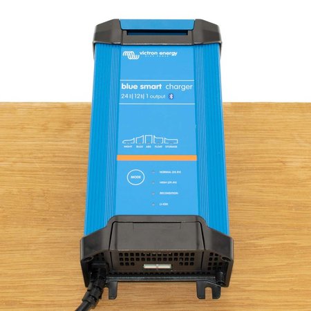 Victron Blue Smart IP22 Acculader 24/12 (1) - 120V