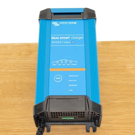 Victron Blue Smart IP22 Acculader 24/8 (1) - 120V