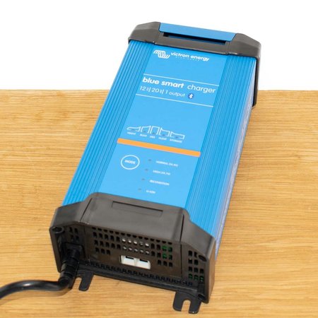Victron Blue Smart IP22 Acculader 12/20 (1) - 120V
