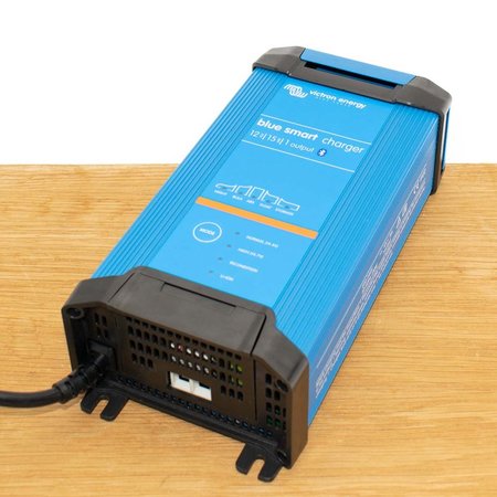 Victron Blue Smart IP22 Acculader 12/15 (1) - 120V