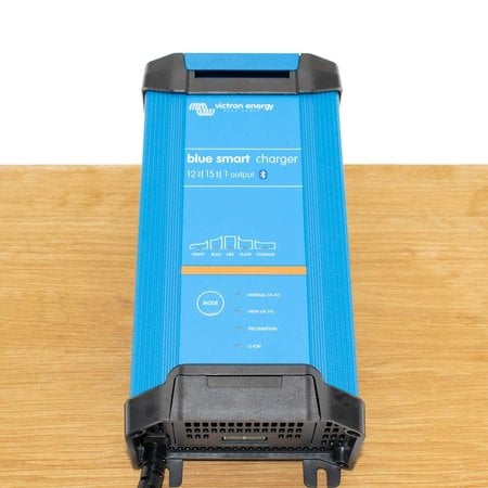 Victron Blue Smart IP22 Acculader 12/15 (1) - 120V