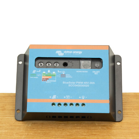 Victron BlueSolar PWM-Light 48V-30A