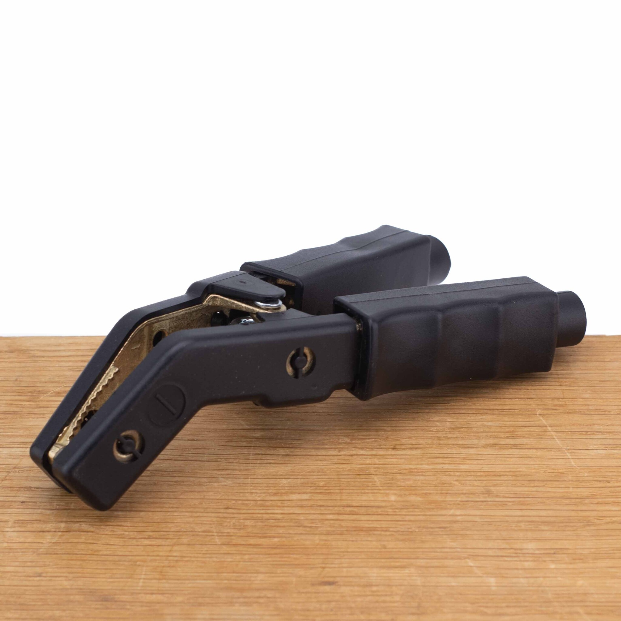 Accuklem zwart brons en geïsoleerd met gebogen bek (max. 650A)