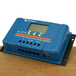 Victron BlueSolar PWM 12/24V-30A LCD - USB - Gebruikt