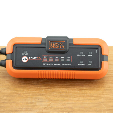 Black & Decker acculader / druppellader 6/12V 4A