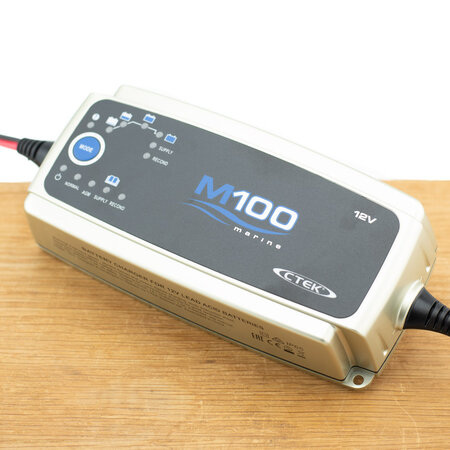 CTEK M100 (12V / 7A)