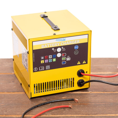 Energic Plus LF-1 T5 Acculader 24V 25A Wet