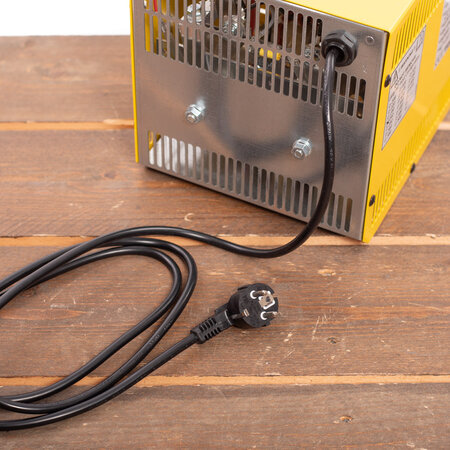 Energic Plus LF-1 T5 Acculader 24V 25A Wet