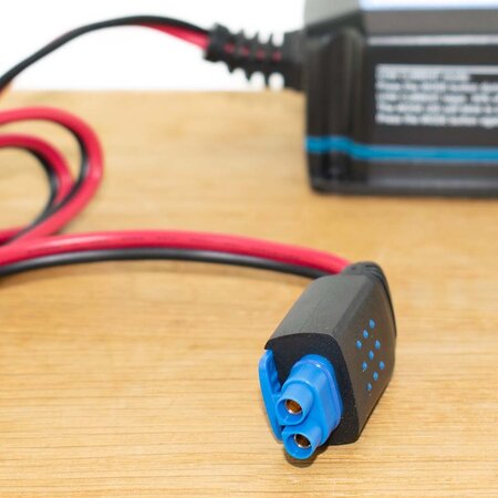 Victron Blue Smart IP65 Acculader 12/4 DC stekker