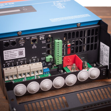 Victron MultiPlus-II GX 24/3000/70-32